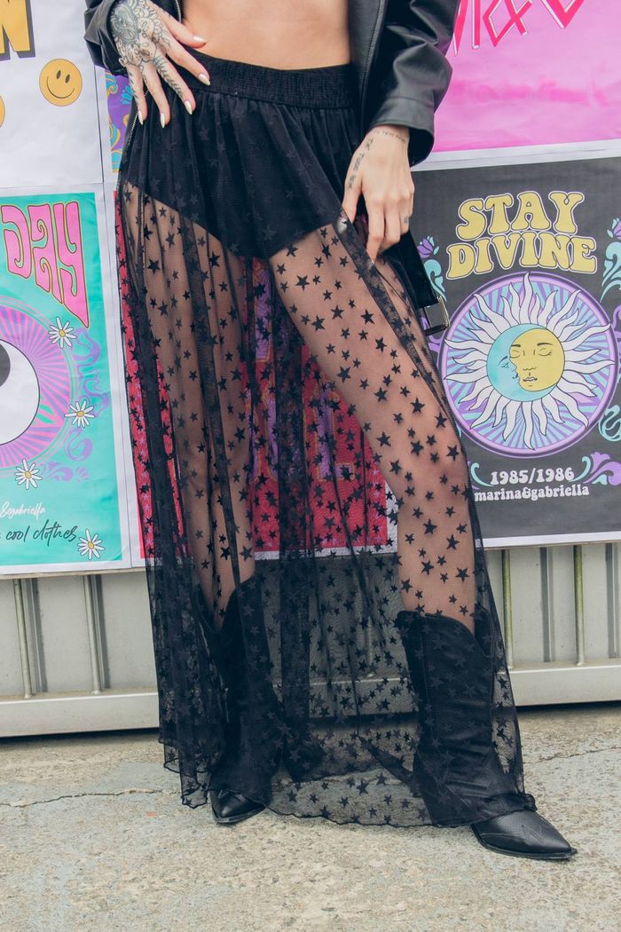SAIA LONGA DE TULE PRETA COM ESTRELAS