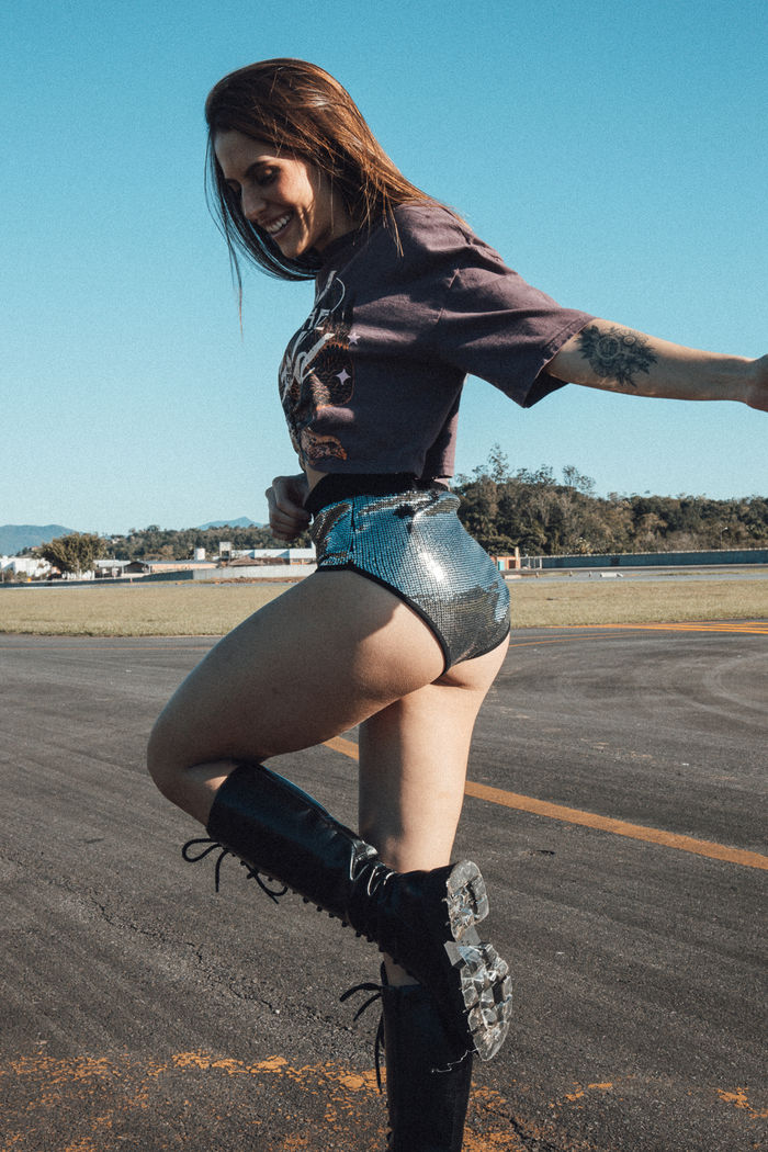 MINI SHORT PRATA DE PAETES CINTURA ALTA