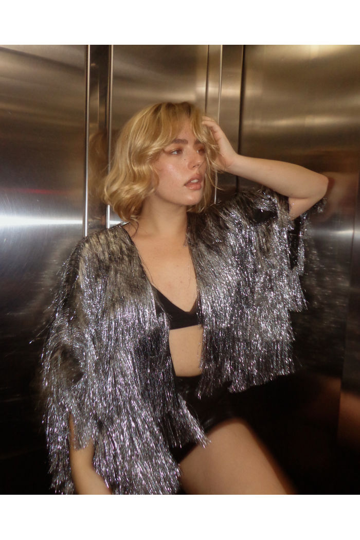 KIMONO COM FRANJAS PRETO COM PRATA