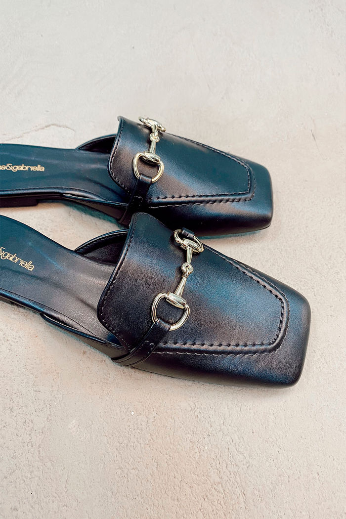 MULE PRETO COM FIVELA