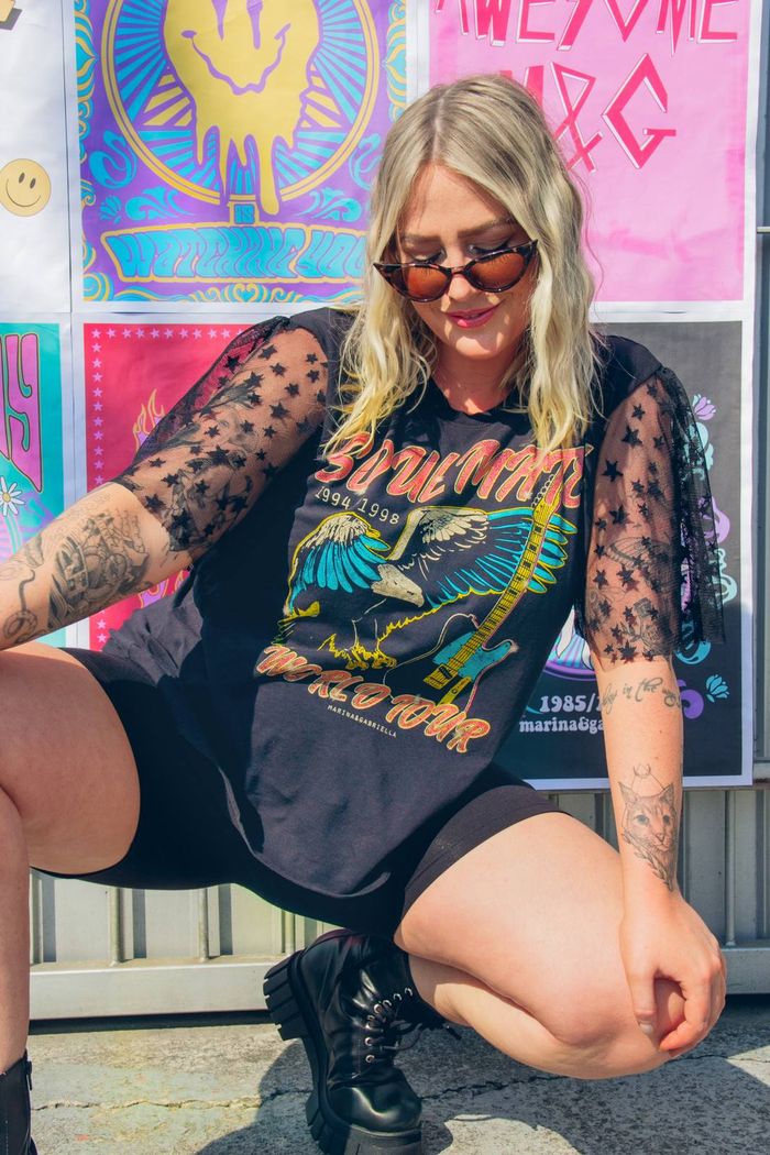 T-SHIRT PRETA COM MANGA TULE ESTRELAS SOULMATE