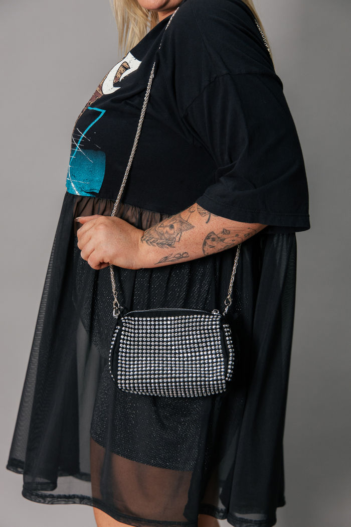 BOLSA MINI PRETA  STRASS PRATA COM ALÇA EM CORRENTE