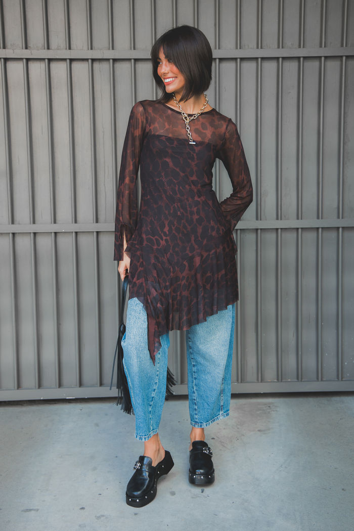 VESTIDO MANGA LONGA DE TULE ONCINHA