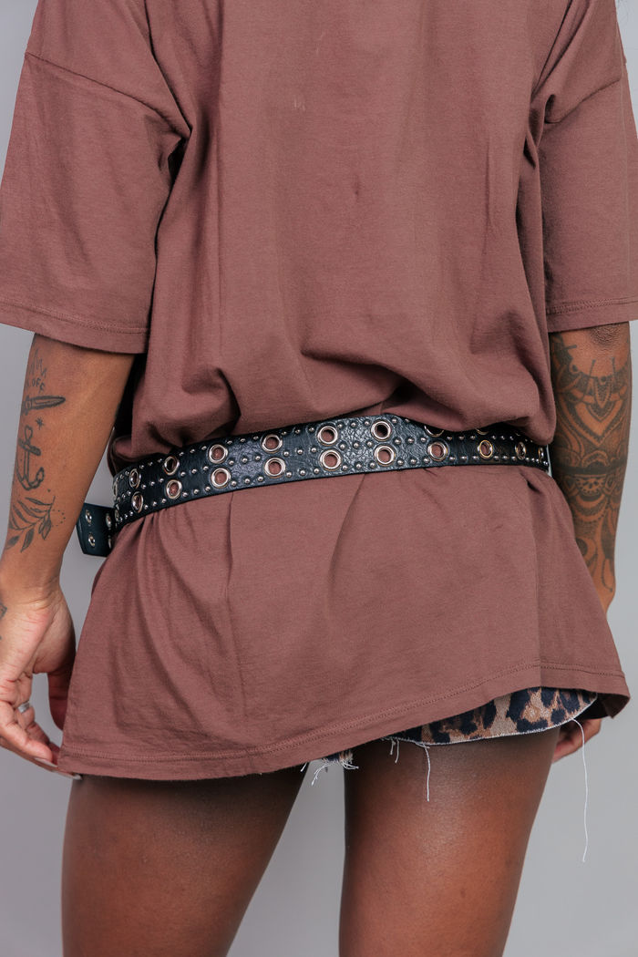 CINTO PRETO MINI TACHAS E ILHOSES