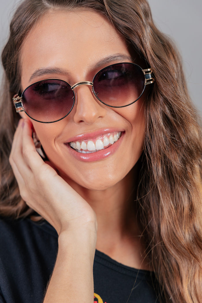 ÓCULOS VINTAGE METAL DOURADO COM PRETO