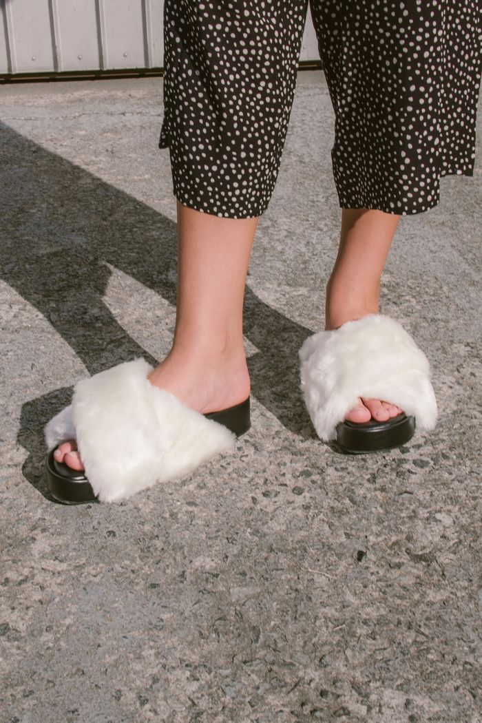 SLIDE FLATFORM PELÚCIA OFF WHITE