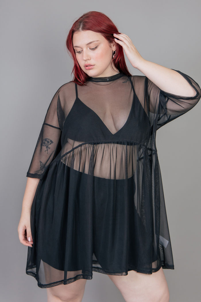 VESTIDO AMPLO DE TULE PRETO BÁSICO