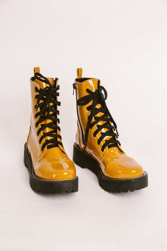 COTURNO VERNIZ CARAMELO