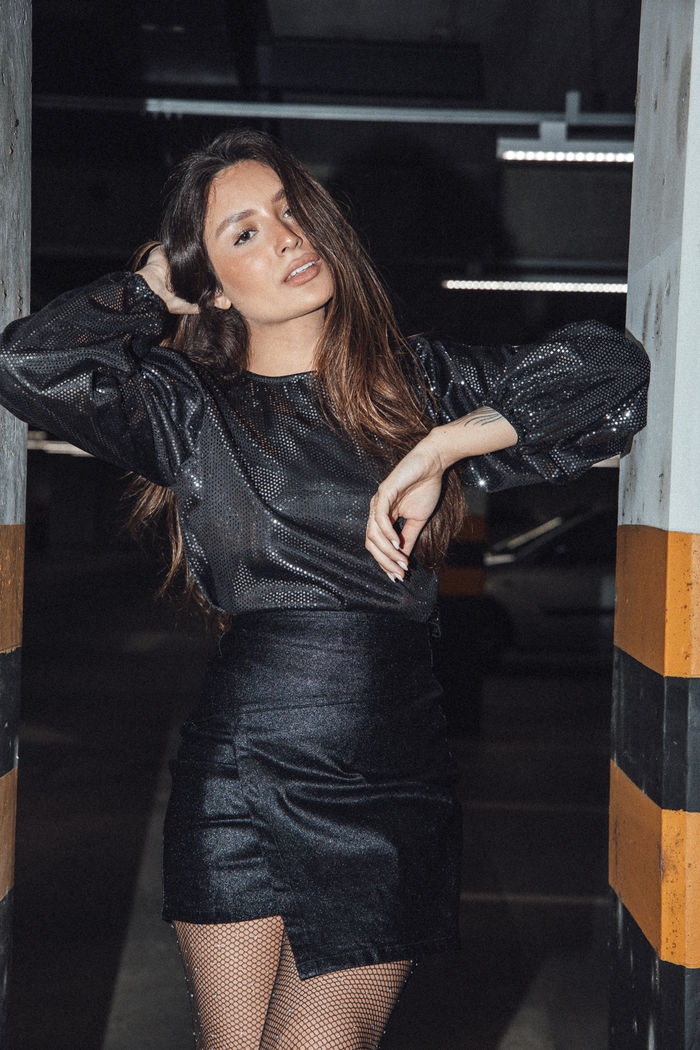 SAIA METALIZADA PRETA ASSIMÉTRICA