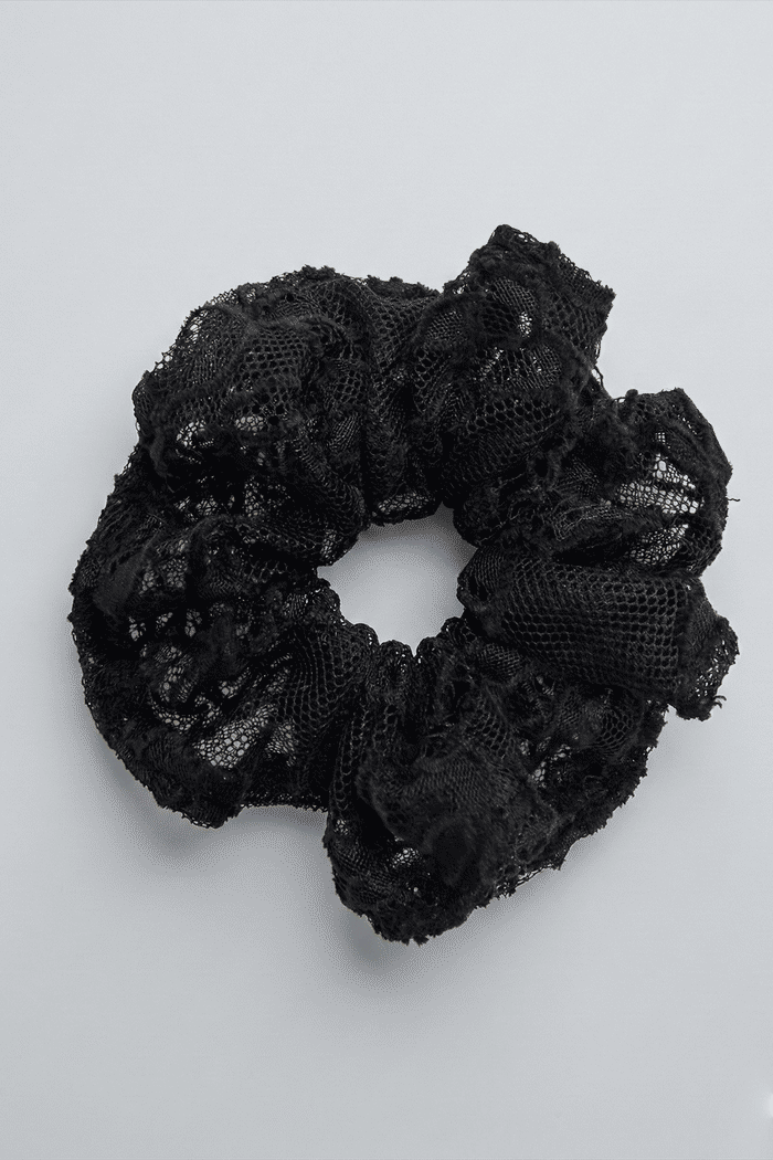 SCRUNCHIE RENDA PRETA