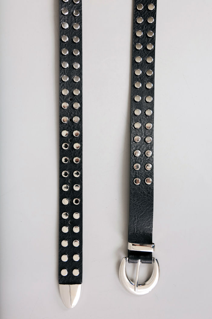 CINTO PRETO DUPLO TACHAS PRATA