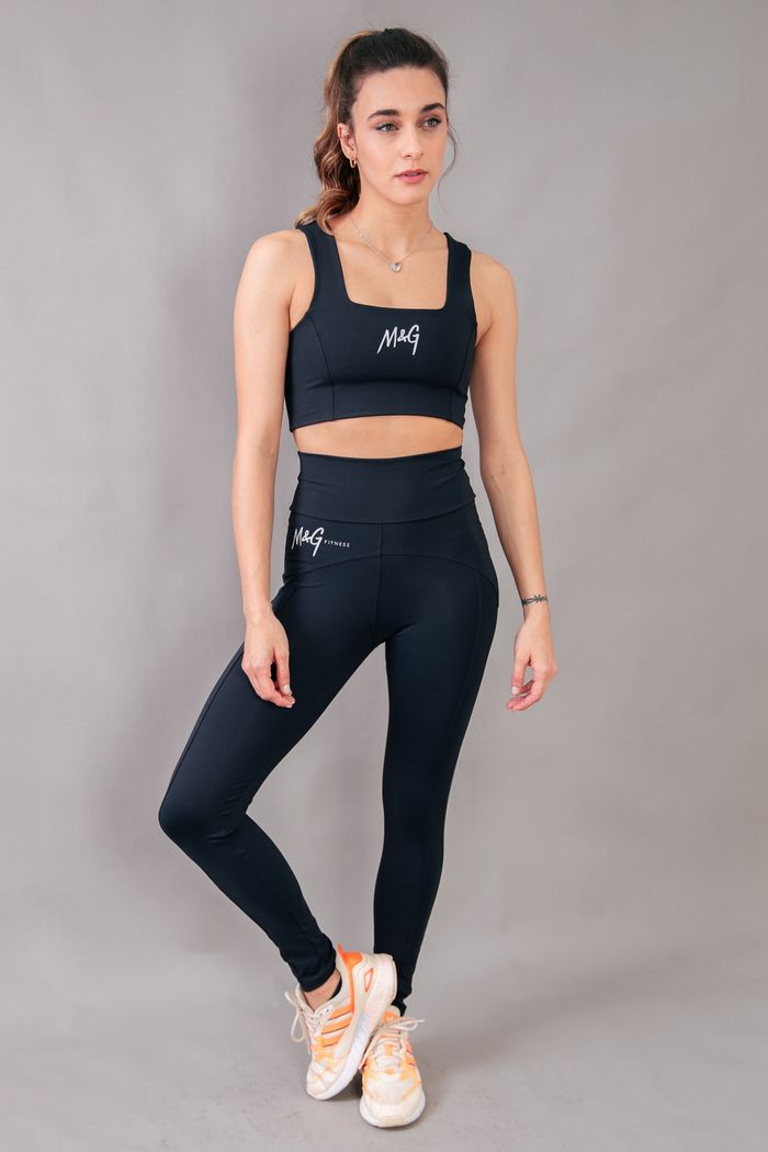 CALÇA LEGGING PRETA COM RECORTES