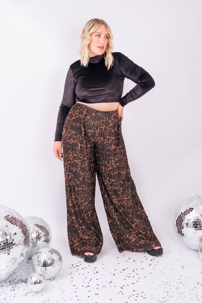 CALÇA PLISSADA ONCINHA