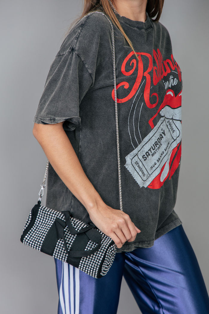 BOLSA CLUTCH PRETA COM TACHAS