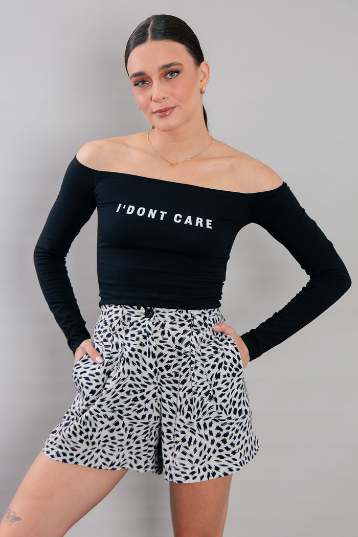 SHORT COM BOLSO FACA ESTAMPADO