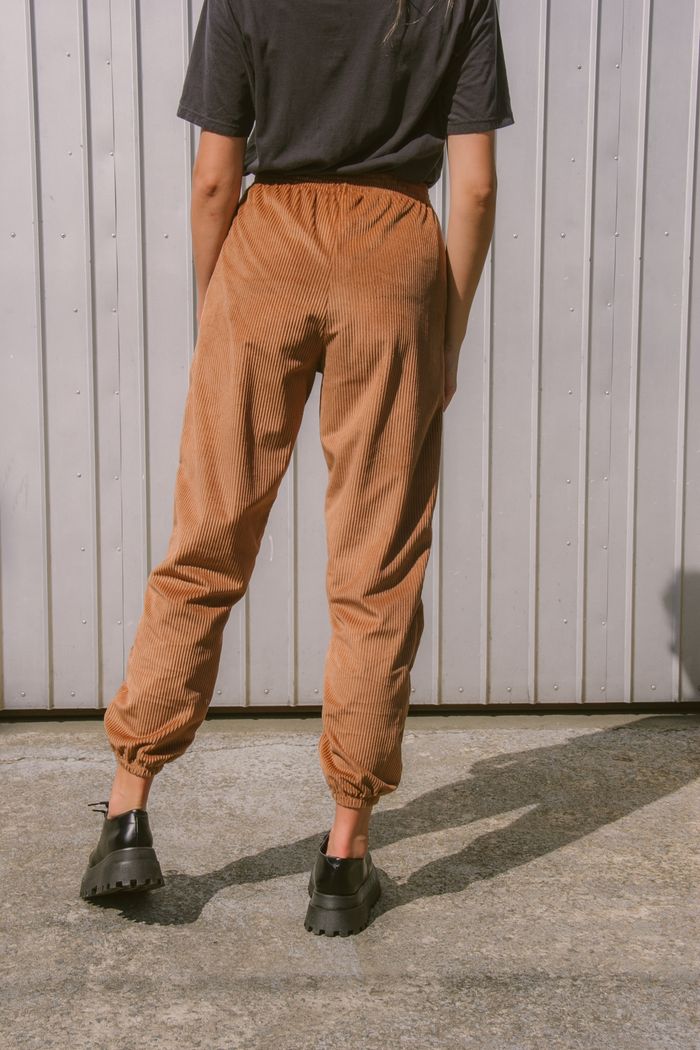 CALÇA DE COTELÊ COM ELÁSTICO MASCAVO