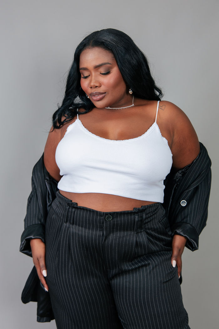 REGATA DE ALCINHA CANELADA BRANCA COM RENDINHA