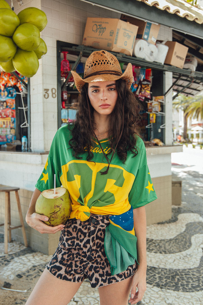 BERMUDA DE SARJA ONCINHA CURTO