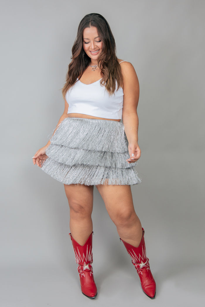 SHORT SAIA COM FRANJAS CINZA COM PRATA