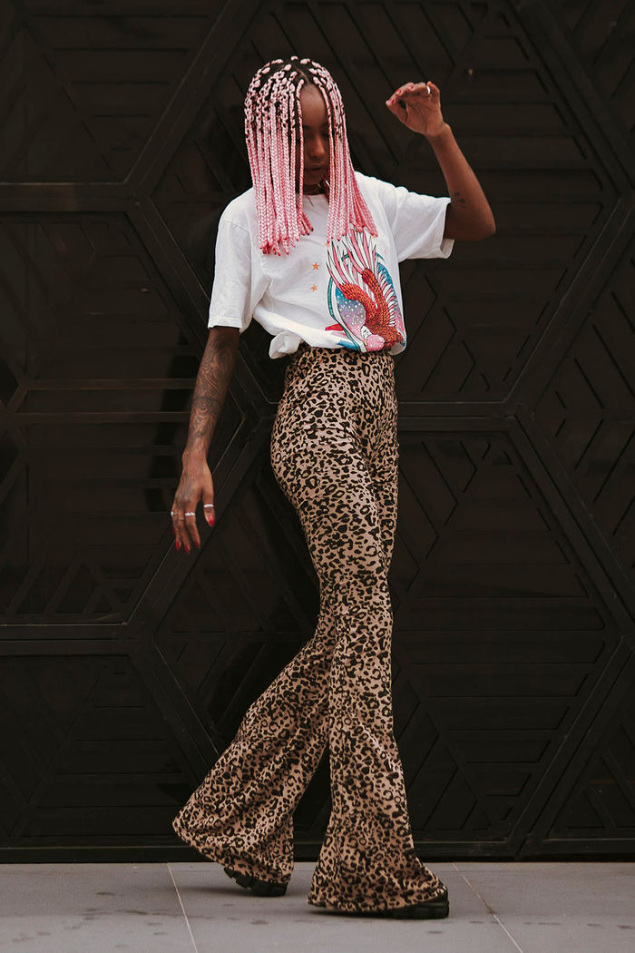 CALÇA FLARE DE ONCINHA