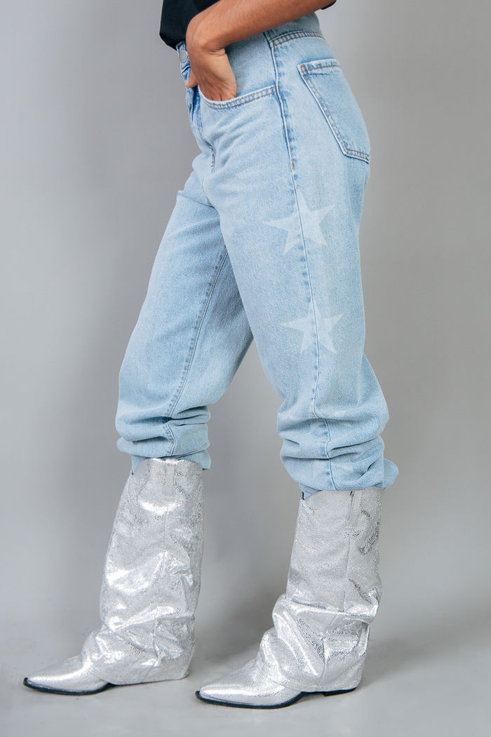 CALÇA JEANS WIDE COM ESTRELAS