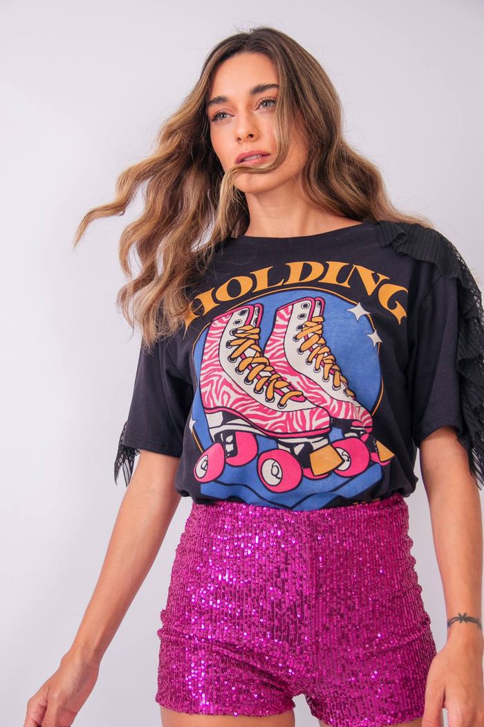 CAMISETA T-SHIRT COM OMBRO EM TULE HOLDING