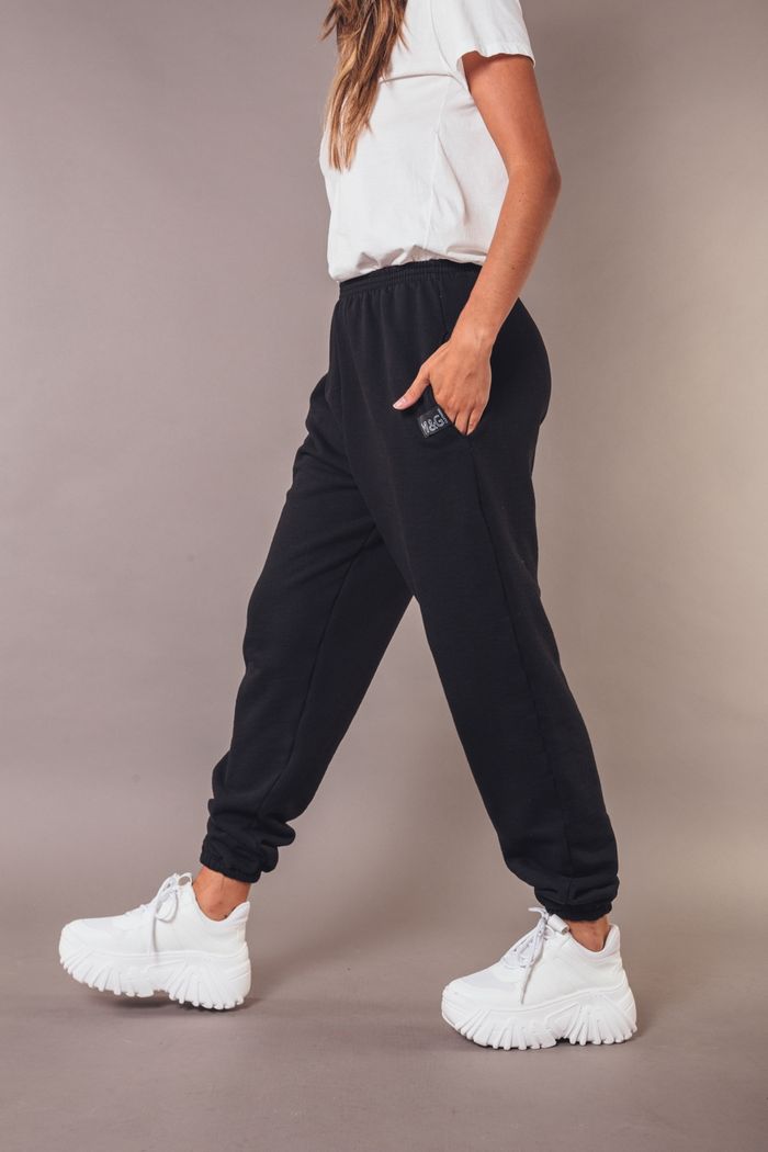 CALÇA DE MOLETOM PRETA PELUCIADO