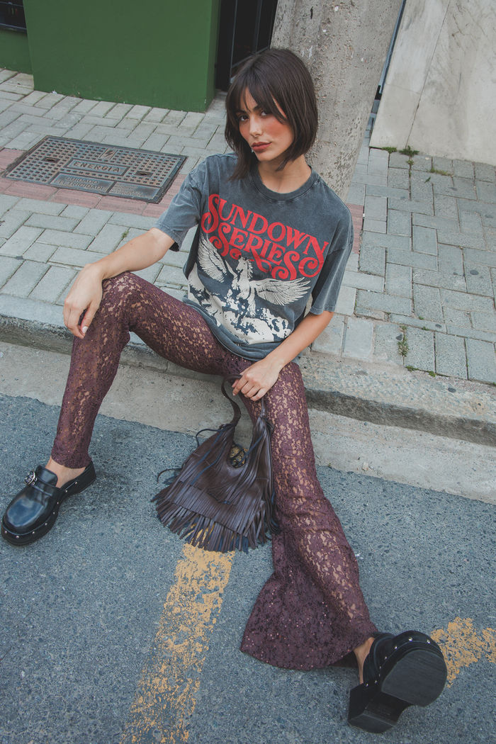 CALÇA DE RENDA TRANSPARENTE COM PAETÊ MARROM