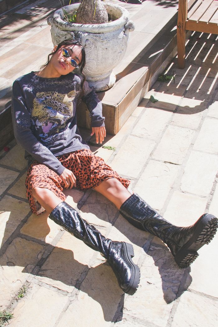 CASACO DE MOLETOM CHUMBO COM RESPINGOS ALIVE