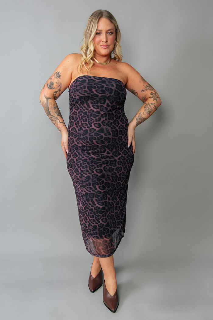 VESTIDO MIDI SEM ALÇA DE TULE ONÇA ROSÊ
