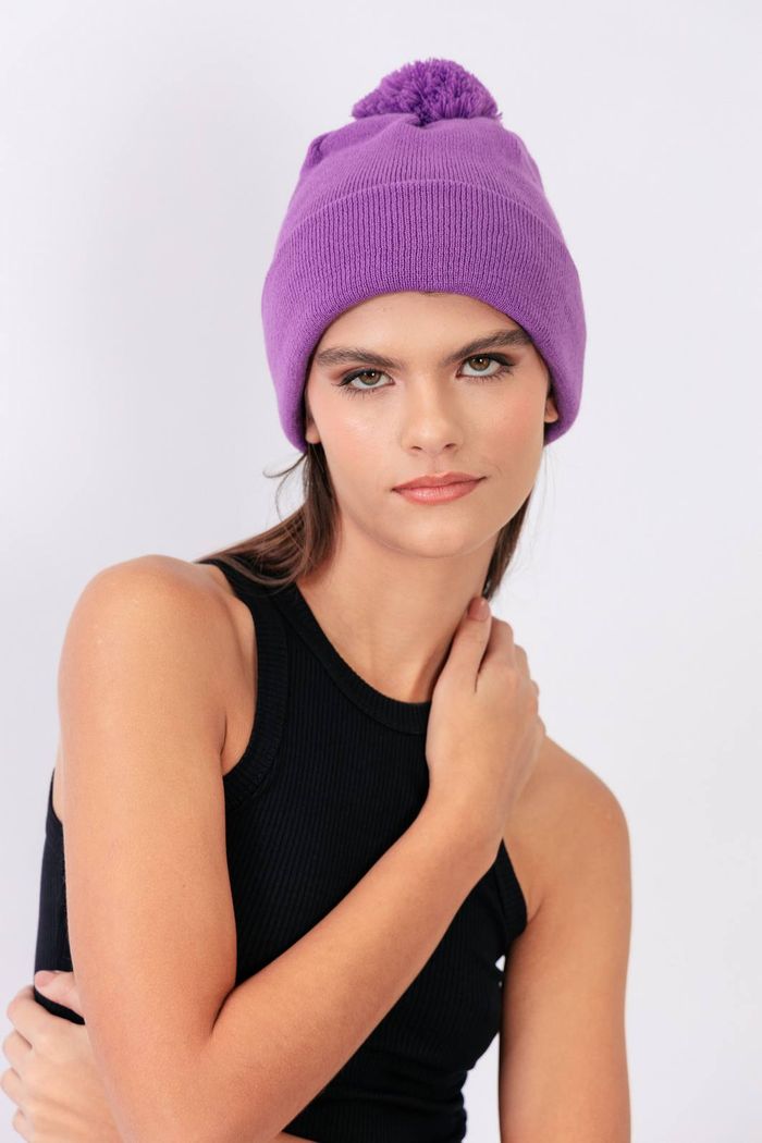 GORRO ROXO COM POMPOM