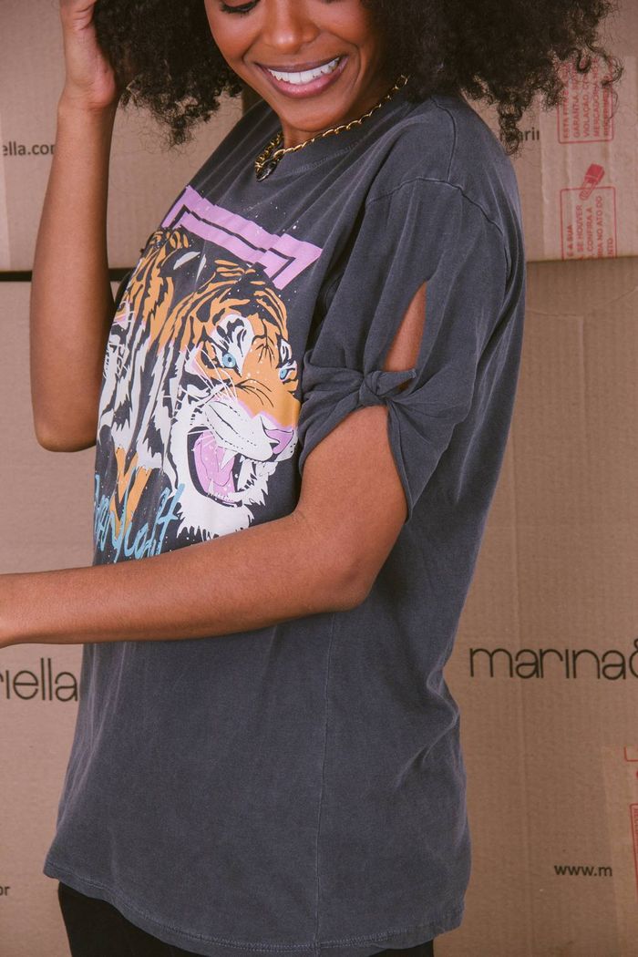 T-SHIRT CHUMBO COM NÓ NA MANGA MOONLIGHT