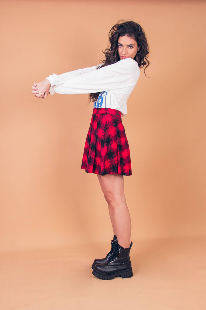 SAIA DE TECIDO XADREZ VERMELHO COM PREGAS