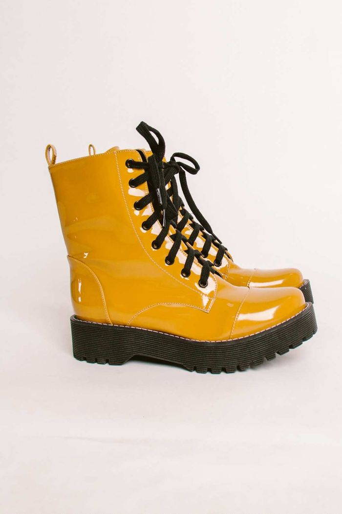 COTURNO VERNIZ CARAMELO