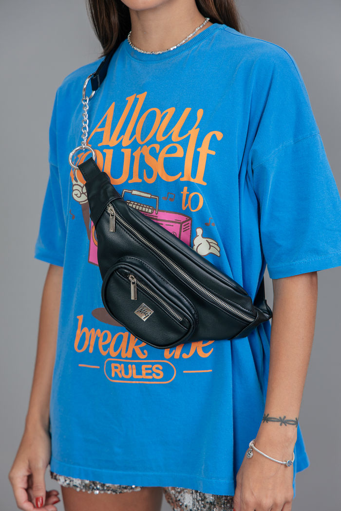 POCHETE COM BOLSINHO EM NAPA PRETA