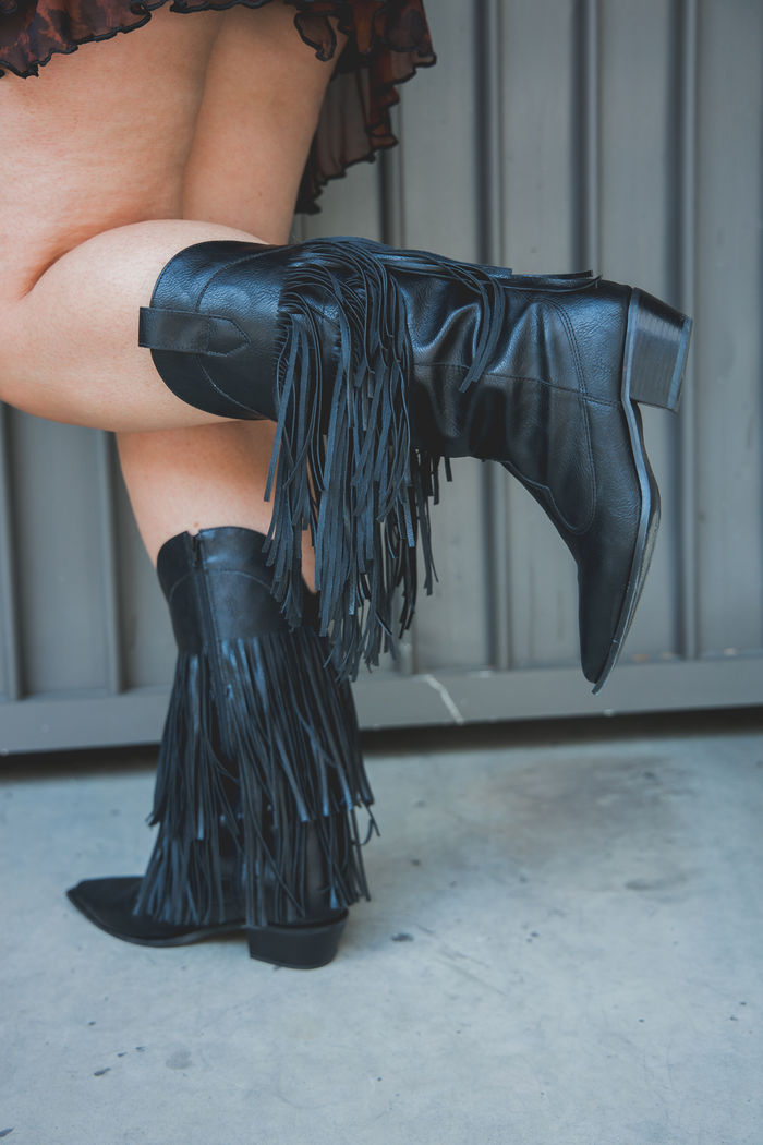 BOTA WESTERN PRETA COM FRANJAS