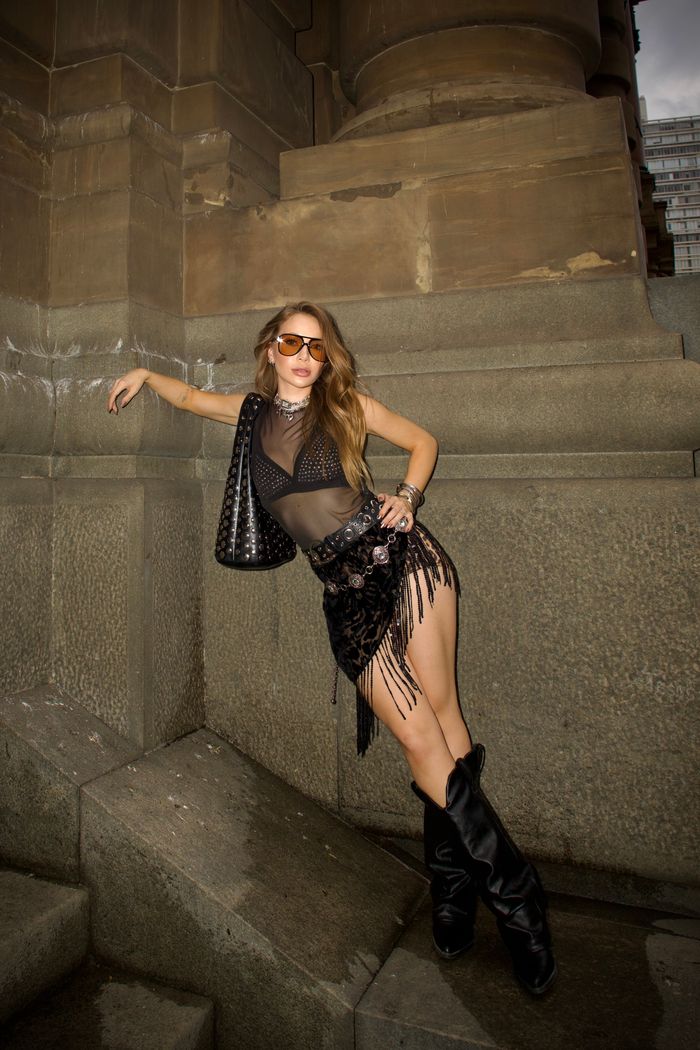 SAIA LENÇO DE TULE TRANSPARENTE COM FRANJAS DE PAETÊ