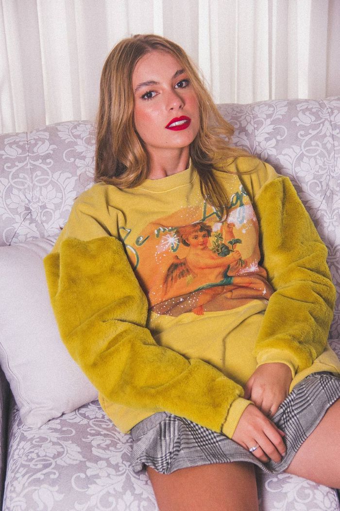 CASACO DE MOLETOM AMARELO COM MANGAS DE PELUCIA BE MY ANGEL