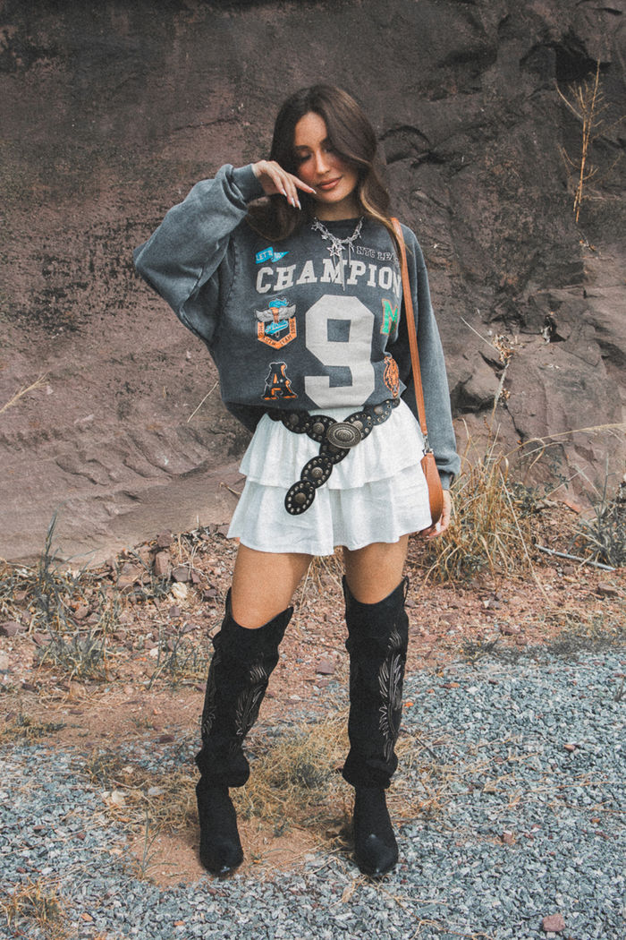 SHORT SAIA DE TECIDO COM LASTEX E BABADOS OFF WHITE