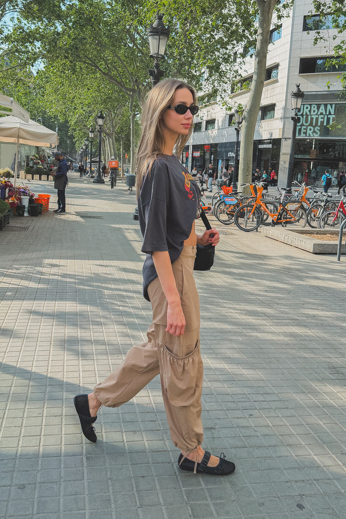 CALÇA BALLOON DE TECIDO COM BOLSOS CAQUI