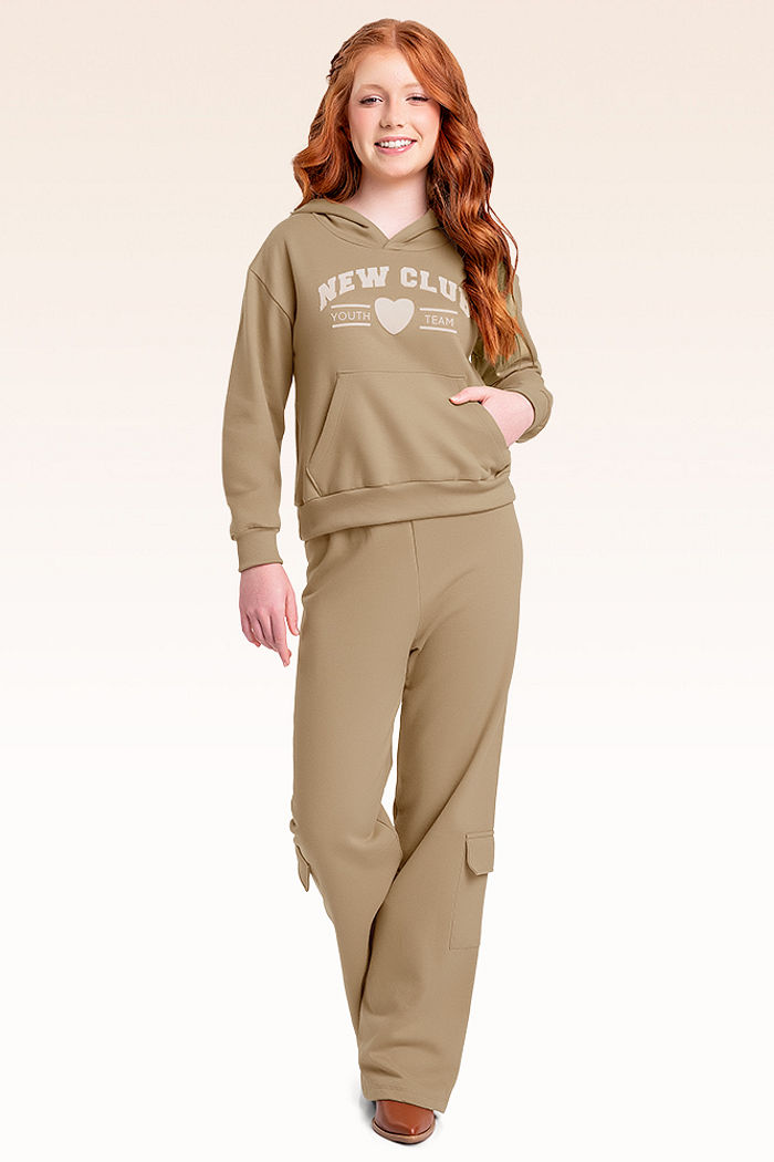 Conjunto blusão com capuz e calça em mol