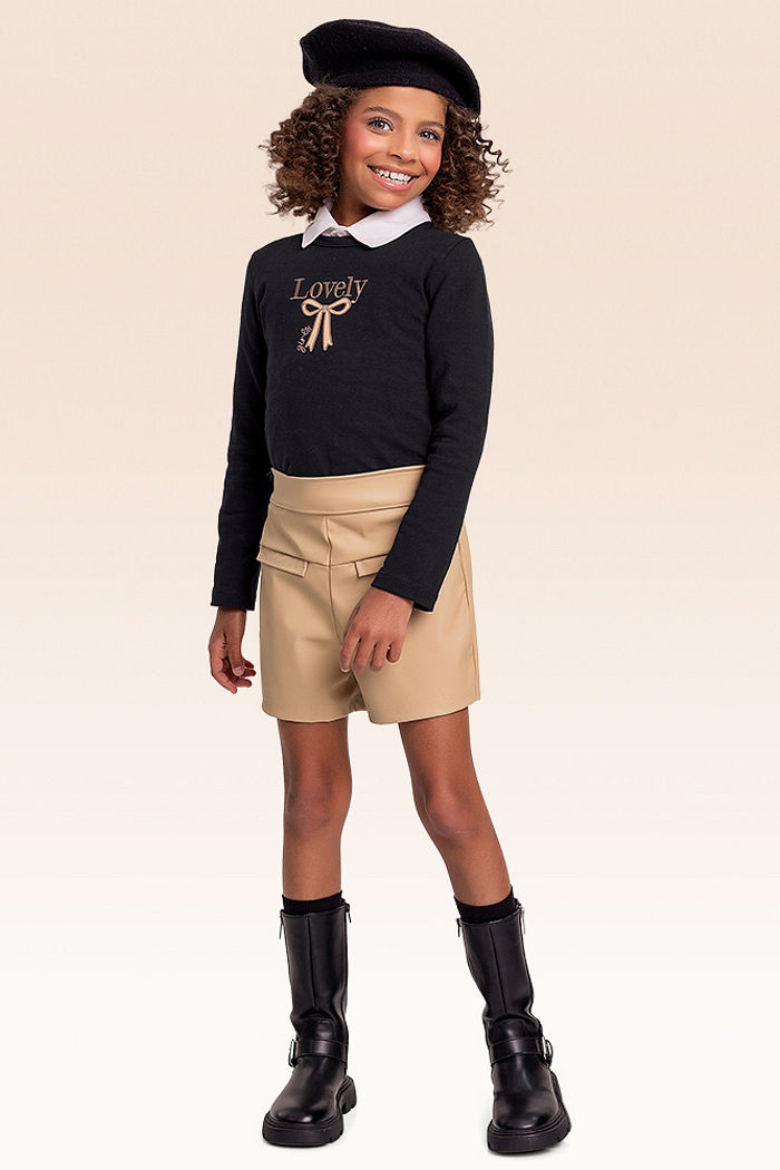 Conjunto blusa manga longa e shorts