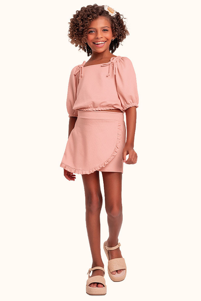 Conjunto blusa/short saia em malha favo com laço decorativo