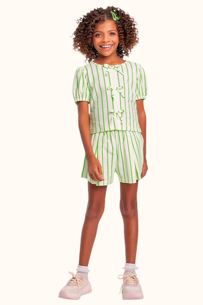 Conjunto blusa e short em malha florence com laço decorativo