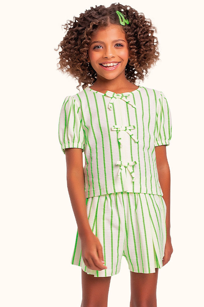 Conjunto blusa e short em malha florence com laço decorativo