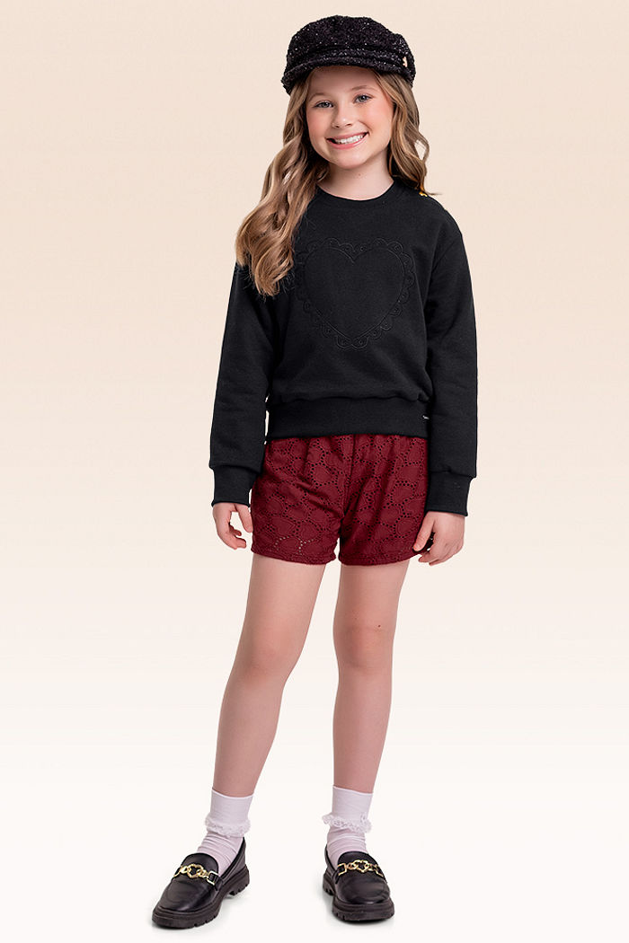 Conjunto blusão em moletom e shorts em l