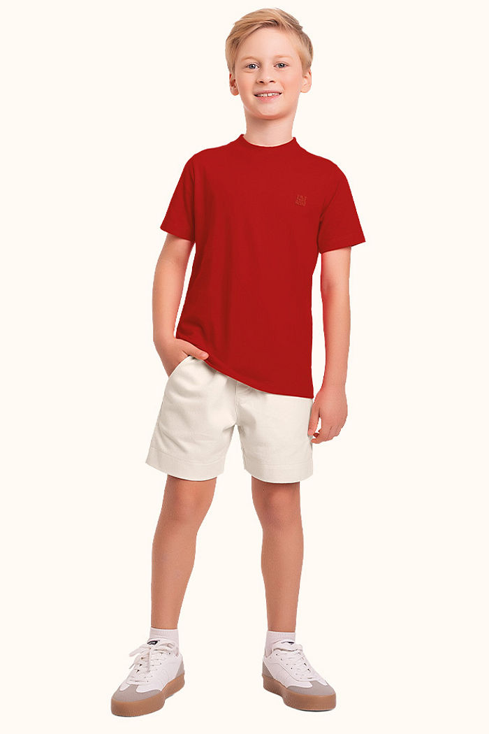 Conjunto camisa em meia malha e bermuda em sarja com bordado