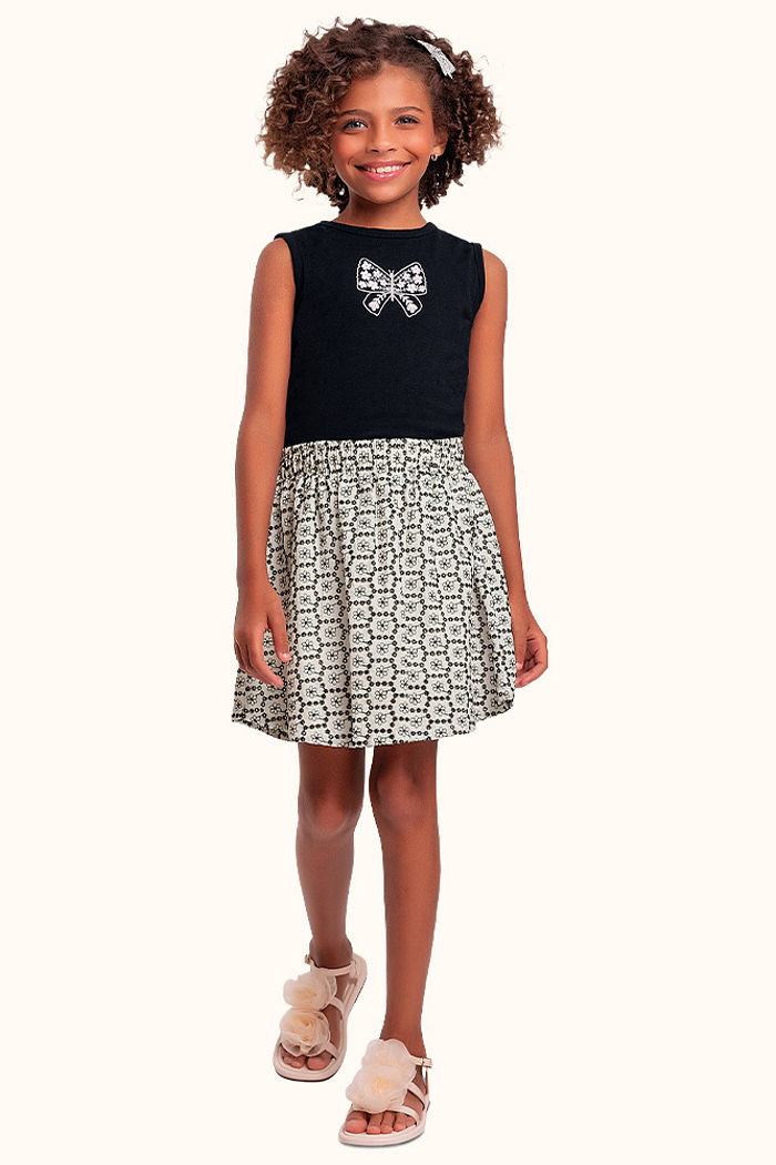 Conjunto regata em cotton leve e short saia em tecido com bordado