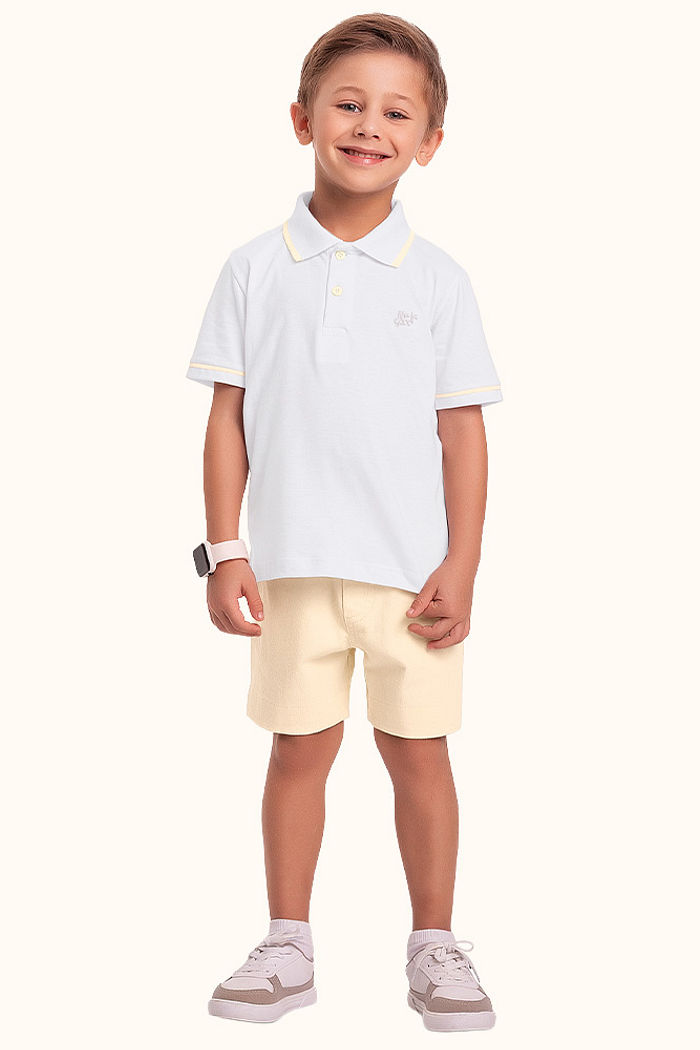 Conjunto camisa polo em meia malha e bermuda em sarja com bordado