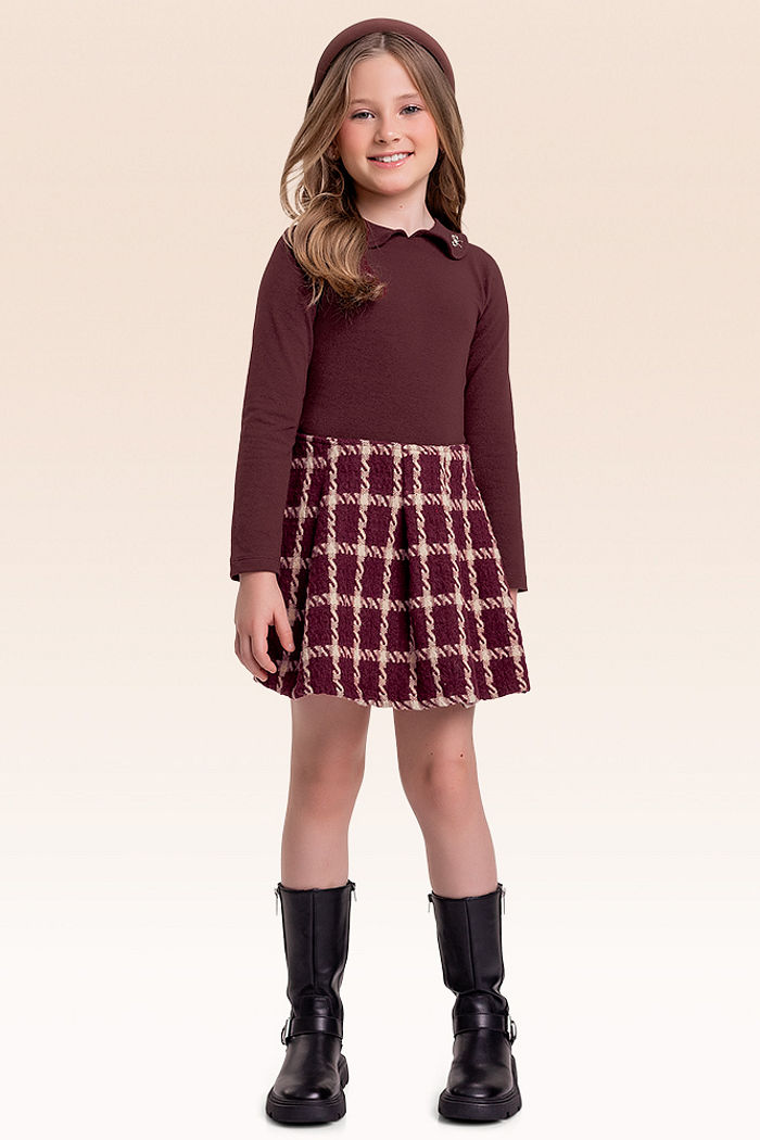 Conjunto blusa manga longa e shorts saia